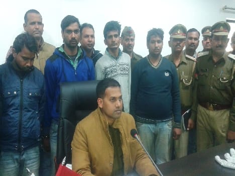Bullion trader loot, revealing four arrested
