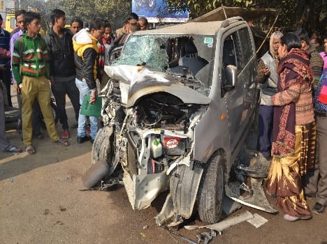 Booth entered the high-speed car traffic, two injured