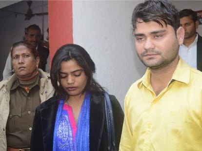 the mobile flying Bunty Babli arrested showroom.