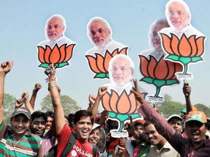 bjp worker slapped by up police 