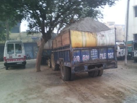 two vehicle loaded with the send arrested by the police