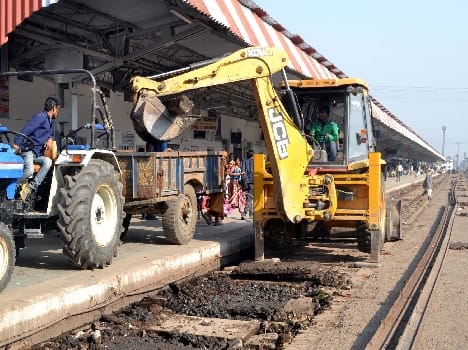 Laying broad-gauge line Base set to begin