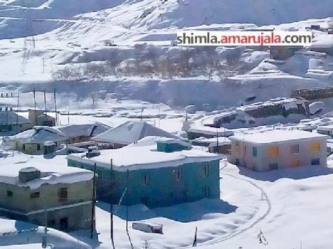 snowfall in the mountainous regions of kashmir vallly