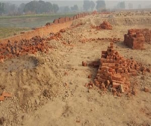 criminals captured hospital land under construction.