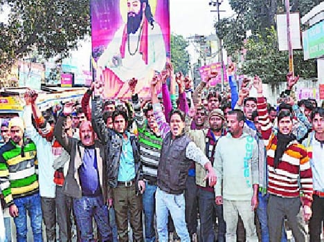 Statue fragmented protest