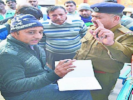 Police beat up the driver-operators