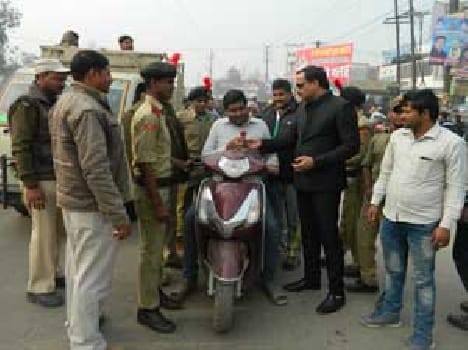 Drivers who are not offered helmets roses