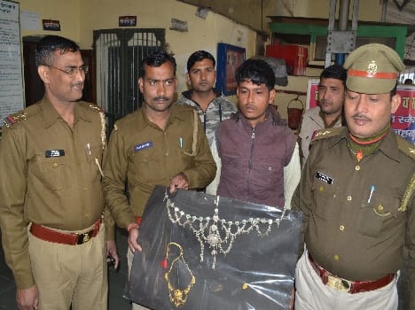 Train thief syndicate arrested