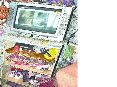 Without openly running cable TV set-top box