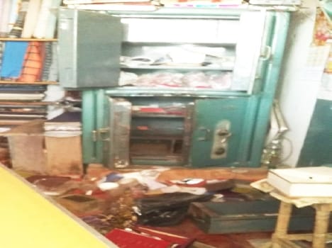 theft in saraf shop