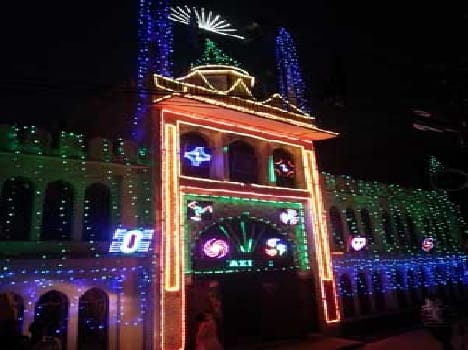 Which sentence bride on Eid-e - Miladunnbi town