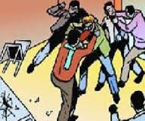 teachers beaten by men in school campus