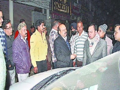 Millions robbed breaking glass of bullion trader's car