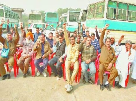 Roadways Employees performance against privatization