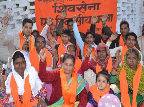 Shiv troops with villagers to encompass Collectorate