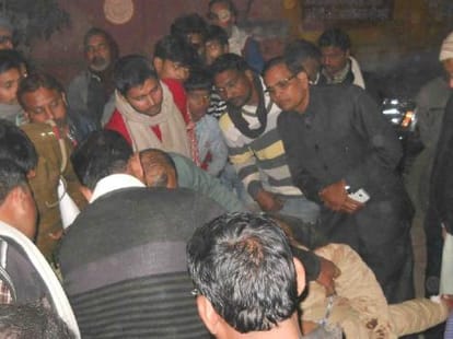 A man get shot on his shop in Sultanpur.