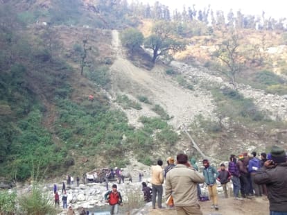 bus fell into trench, 2 died.
