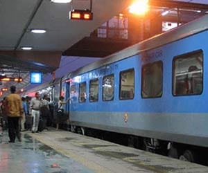Including Kanpur Shatabdi trains will not run today.