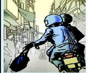 jewellery shop owner looting at chandigarh