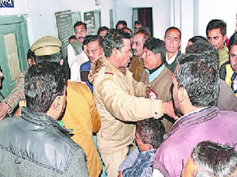 municipal JE beaten in sewer dispute