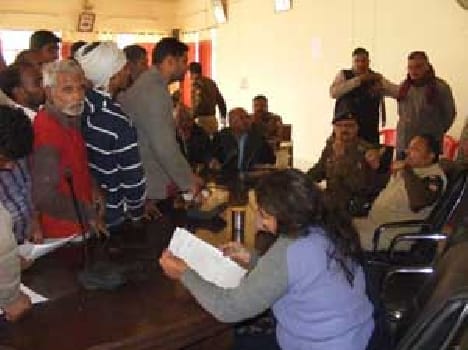 Lekhpal adversely entry