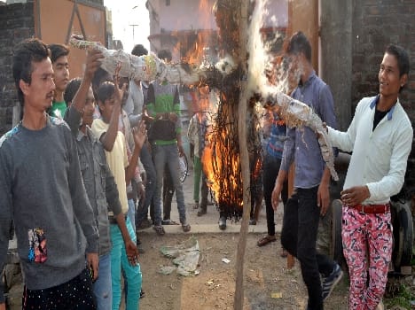 After the incident of gang rape to police people boil