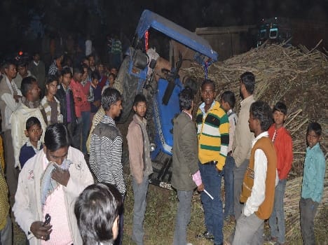 Tractor - trolley crushed by the death of the elderly