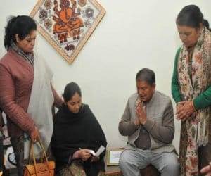 cm harish rawat gave two lakhs cheque to shaheed bhatt family.
