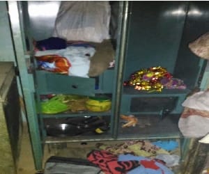 theft in Four houses  in one night in awas vikas colony.
