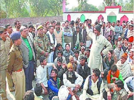 Idgah uprooted the gate, Hungama