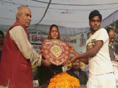 Himatnagar capture the trophy