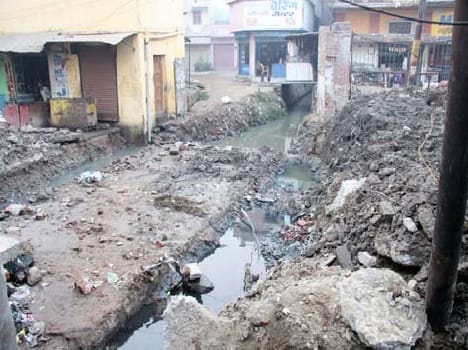 public is facing problem due to water looking problem