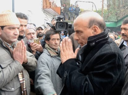 mufti mohammad sayeed laid to rest at graveyard