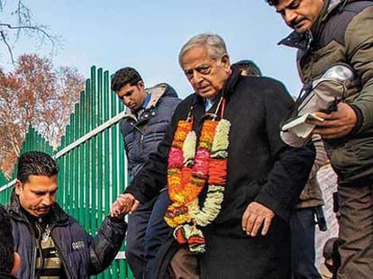 Mehbooba ready for hand over command to other
