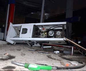 blast in petrol pump ten people injured