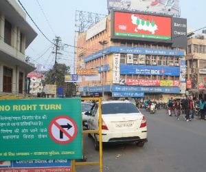 News traffic system in Hazratganj.