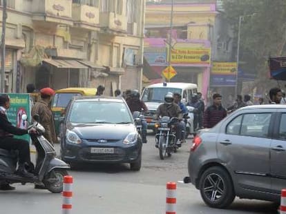 News traffic system in Hazratganj.