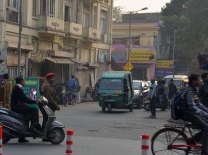 News traffic system in Hazratganj.