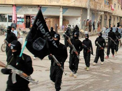 ISIS militant Ali Saqr al-Qasem publicly executes his own mother 
