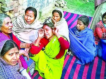 Three people died in an accident in Balrampur.