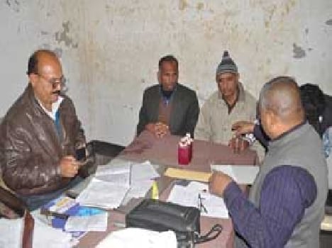 Excise supervisor caught accepting a bribe