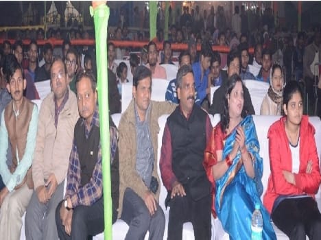 In kirtan artists fastened merge
