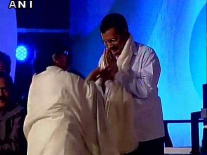 Arun jaitley and Kejriwal shares stage in Mamta's program
