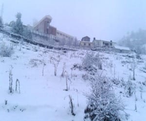 snowfall in uttarakhand hilly areas.