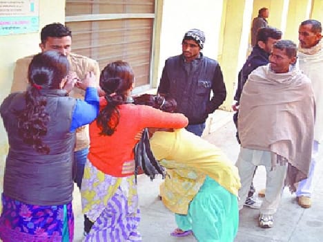 Police officers on office publicly beaten,baghpat