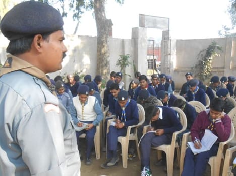 gave training to the scouts for the first aid