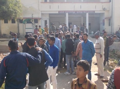 Seizures of student siege of the police station, protesting