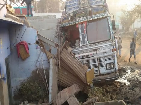 truck collied in house and a shop