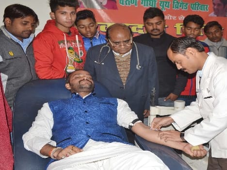 Youth Brigade activists who donate blood