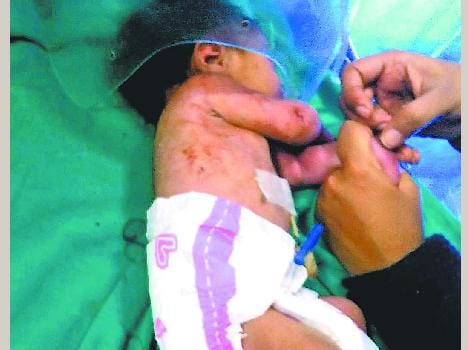 newly born gilr child found on road, call on helpline muber for info